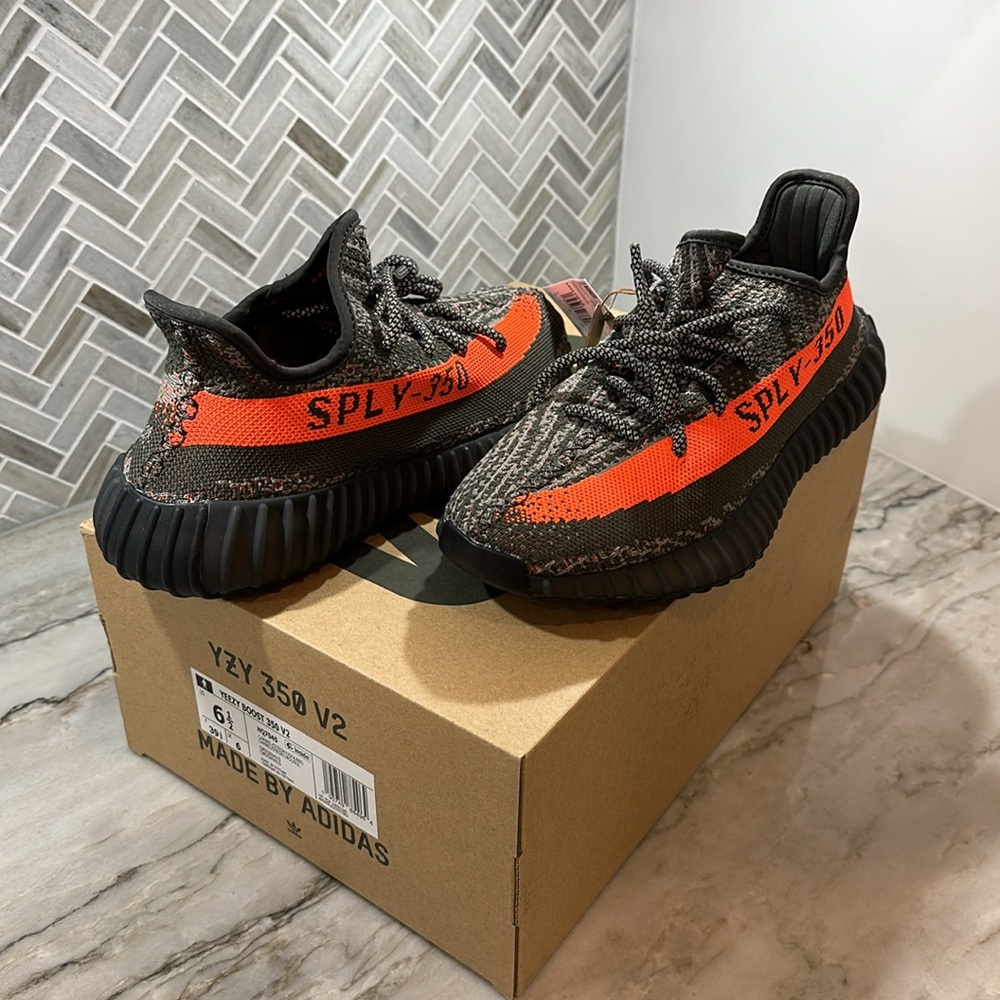 Yeezy Boost 350 V2 Carbon Beluga - Picture 2 of 5